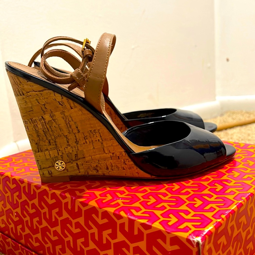 {Tory Burch} Ashton Wedge